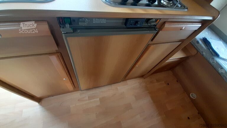 Avtodom z nadgradnjo (alkoven) Mobilvetta NUVOLA FREELINE