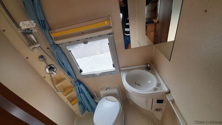 Avtodom z nadgradnjo (alkoven) Mobilvetta NUVOLA FREELINE