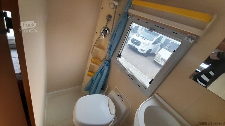 Avtodom z nadgradnjo (alkoven) Mobilvetta NUVOLA FREELINE