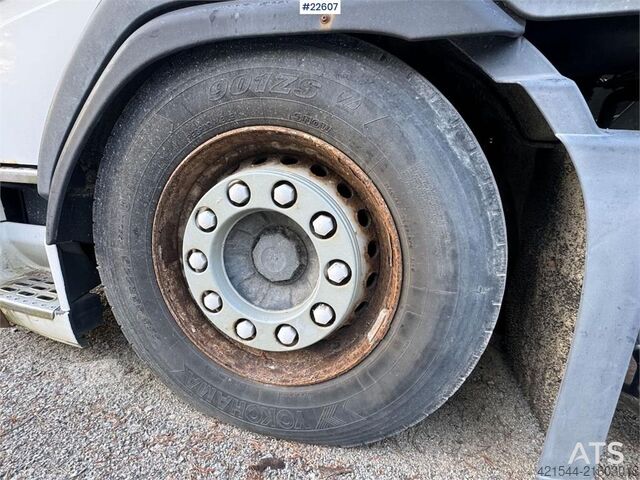 куфар Volvo FM9 340 4x2 box truck with full side opening and t