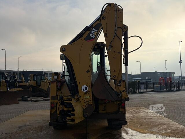 Ekskavatora/iekrāvēja kombinācija Caterpillar 444F