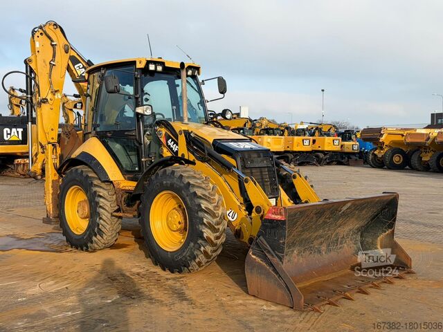 Ekskavatora/iekrāvēja kombinācija Caterpillar 444F