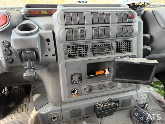 Kuffert Iveco 190S35 Box truck – repair project with tail lift