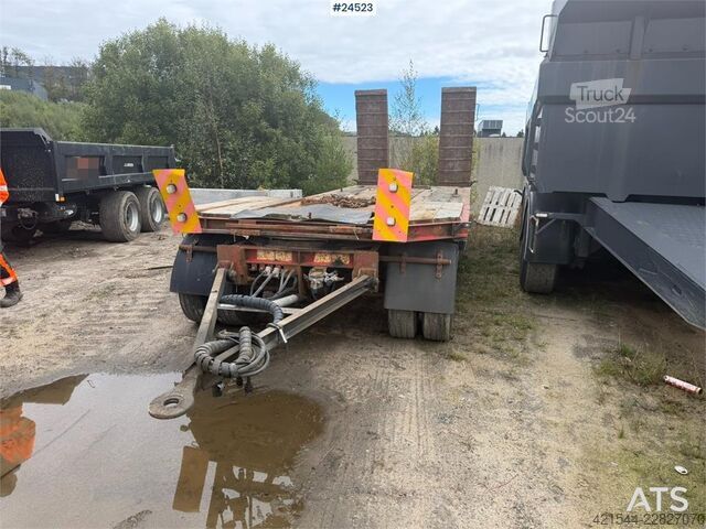 Нисък товарач  U LTU 3 Tri-axle machinery trailer with hydraulic