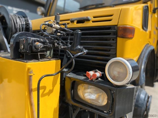 Caminhão para fins especiais UNIMOG 427/21 Schienenreiniger