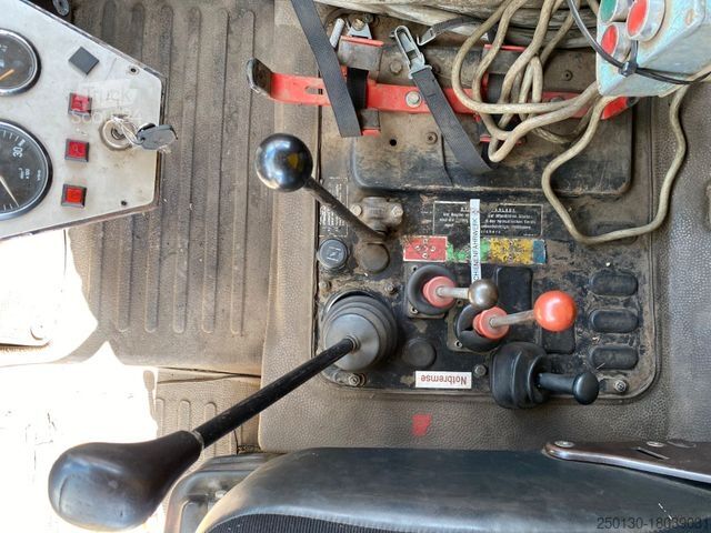 Caminhão para fins especiais UNIMOG 427/21 Schienenreiniger