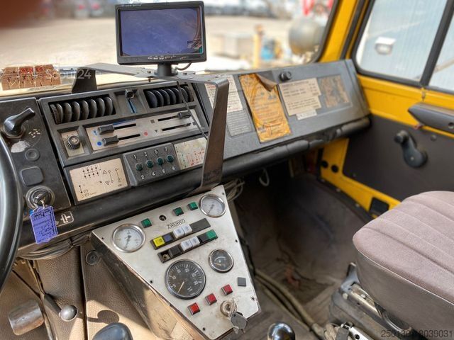 Caminhão para fins especiais UNIMOG 427/21 Schienenreiniger