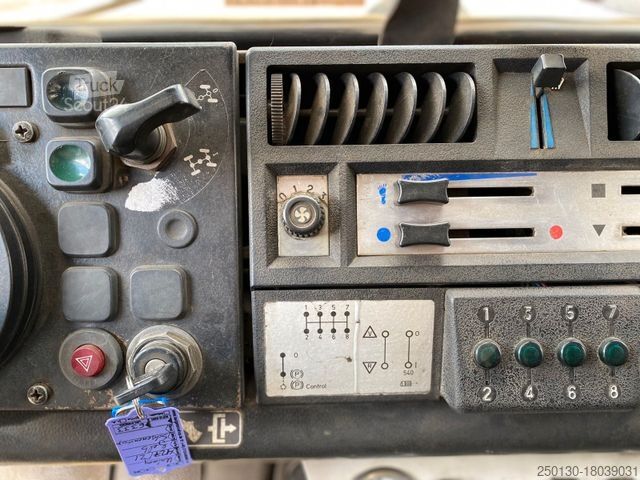 Caminhão para fins especiais UNIMOG 427/21 Schienenreiniger