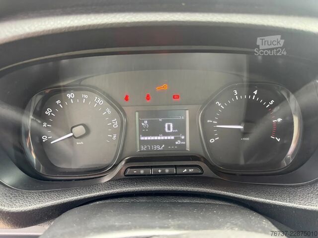 Toyota **PROACE-EURO6D-9SEATS** Toyota **PROACE-EURO6D-9SEATS**