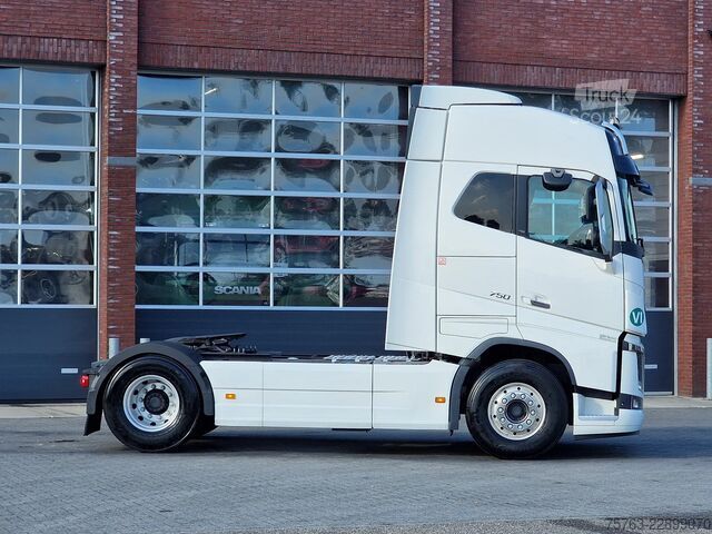 Standard-SZM Volvo FH 16.750 Globetrotter 4x2 - Retarder - I parkc...