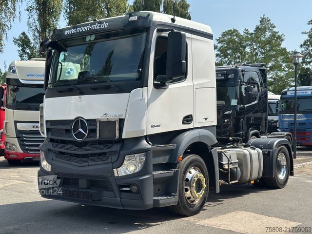Vaarallisten aineiden kuorma-auto MERCEDES-BENZ Actros 1843 ADR FL/AT Safety Xenon