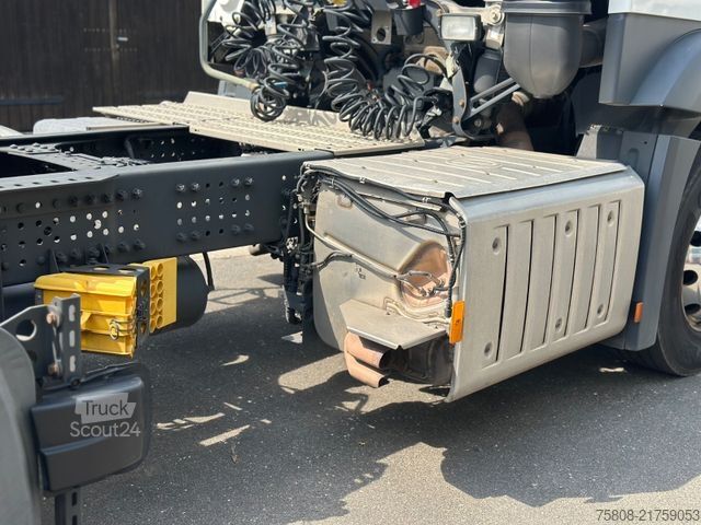 Vaarallisten aineiden kuorma-auto MERCEDES-BENZ Actros 1843 ADR FL/AT Safety Xenon