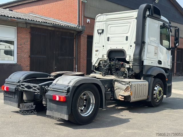 Vaarallisten aineiden kuorma-auto MERCEDES-BENZ Actros 1843 ADR FL/AT Safety Xenon