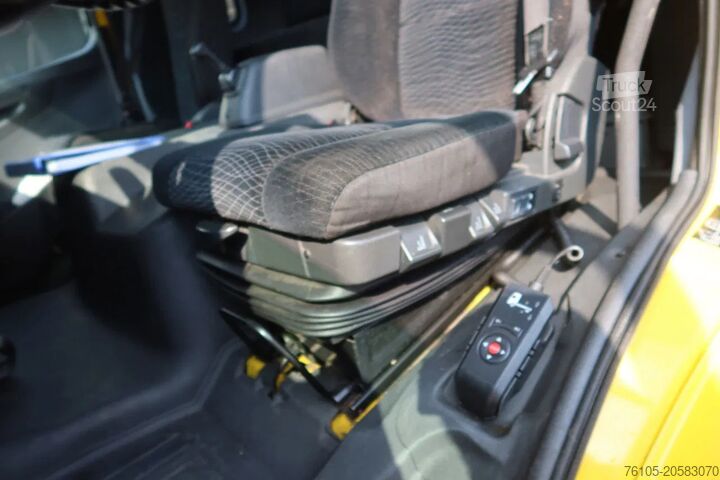 Bergingsvoertuig Mercedes-Benz Atego 1221 L Takelwagen 6 persoons