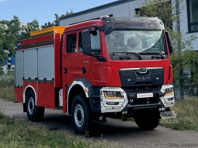 Camión cisterna de bomberos con tracción total (TLF) MAN TGM 13.290 TLF 3000 Allrad 4000 l Wasser