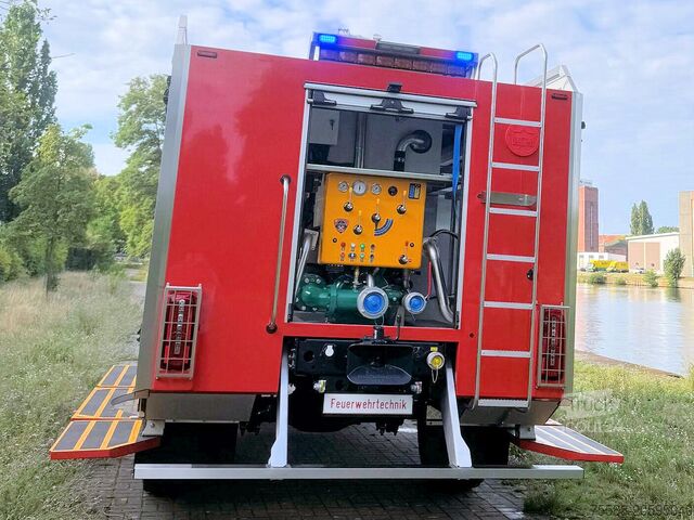 Strażacki samochód gaśniczy cysternowy z napędem na cztery koła (TLF) MAN TGM 13.290 TLF 3000 Allrad 4000 l Wasser