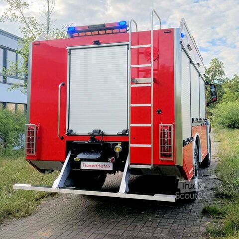 Camión cisterna de bomberos con tracción total (TLF) MAN TGM 13.290 TLF 3000 Allrad 4000 l Wasser