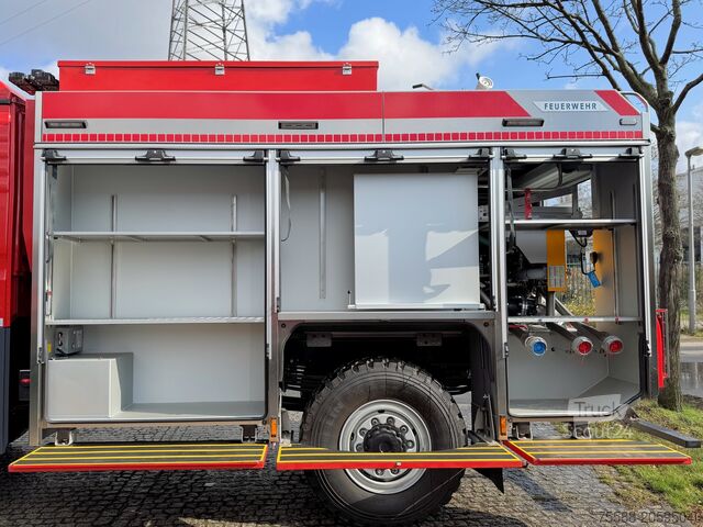 Camión cisterna de bomberos con tracción total (TLF) MAN TGM 13.290 TLF 3000 Allrad 4000 l Wasser