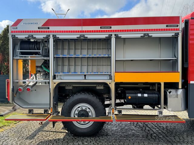 Camión cisterna de bomberos con tracción total (TLF) MAN TGM 13.290 TLF 3000 Allrad 4000 l Wasser