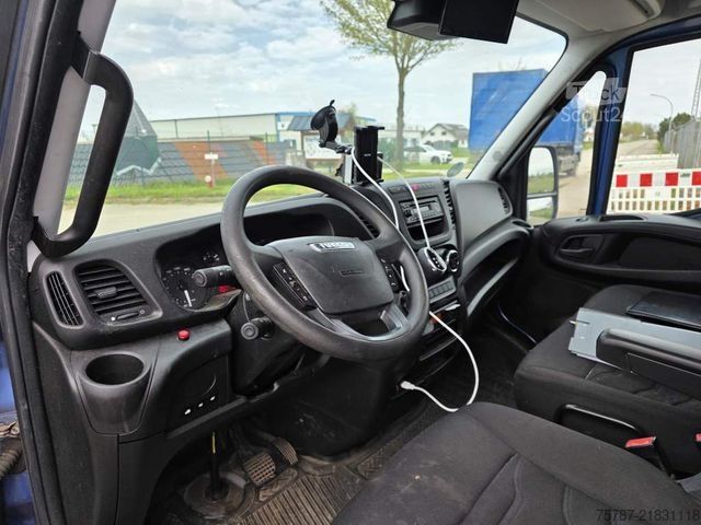 Skåpbil IVECO 72-210 KJoffer mit Ladebordwand,AHK, Blatt/ Luft