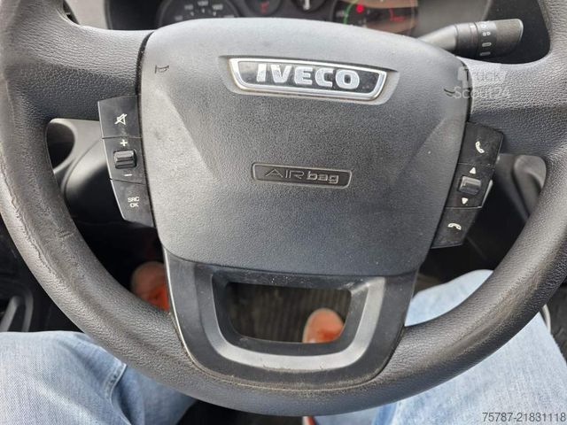 Skåpbil IVECO 72-210 KJoffer mit Ladebordwand,AHK, Blatt/ Luft