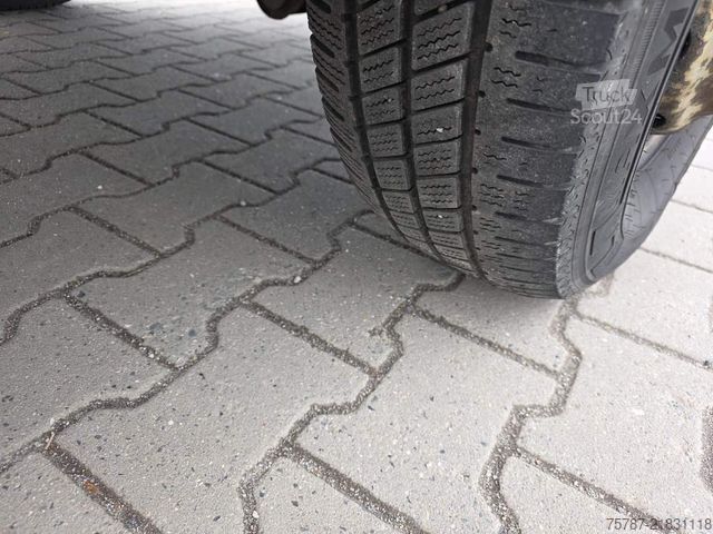 Skåpbil IVECO 72-210 KJoffer mit Ladebordwand,AHK, Blatt/ Luft