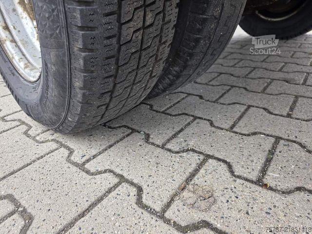 Skåpbil IVECO 72-210 KJoffer mit Ladebordwand,AHK, Blatt/ Luft