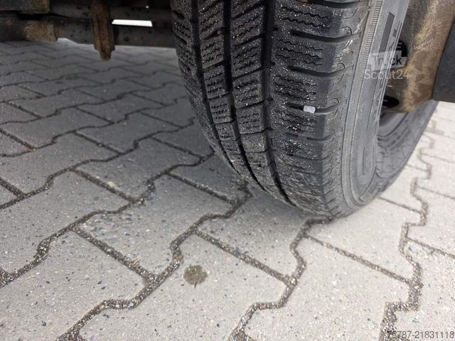 Skåpbil IVECO 72-210 KJoffer mit Ladebordwand,AHK, Blatt/ Luft