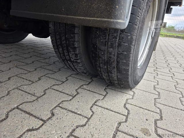 Skåpbil IVECO 72-210 KJoffer mit Ladebordwand,AHK, Blatt/ Luft