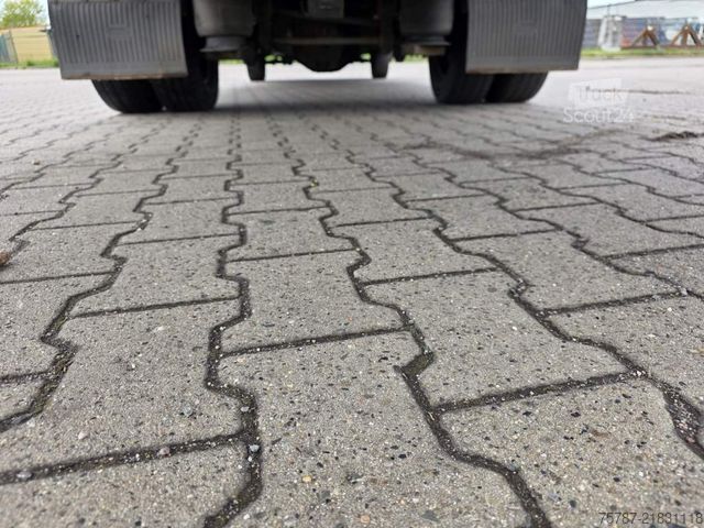 Skåpbil IVECO 72-210 KJoffer mit Ladebordwand,AHK, Blatt/ Luft