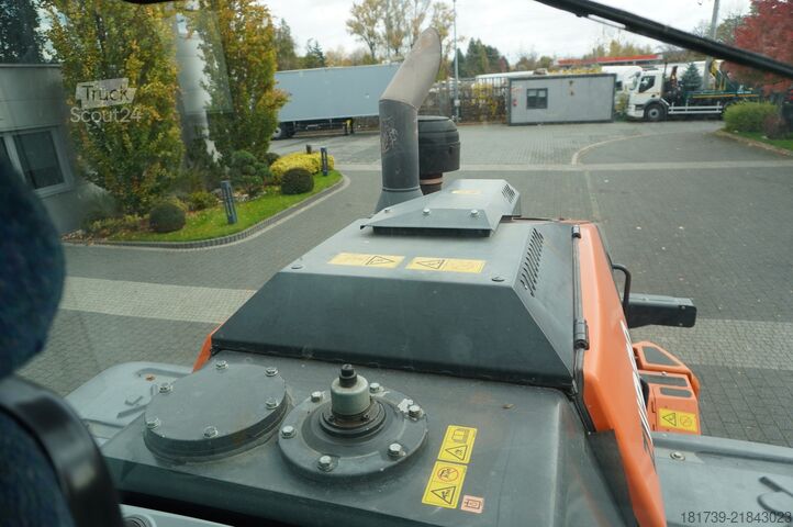 Ledad lastare Hitachi ZW220 articulated loader / 2 buckets