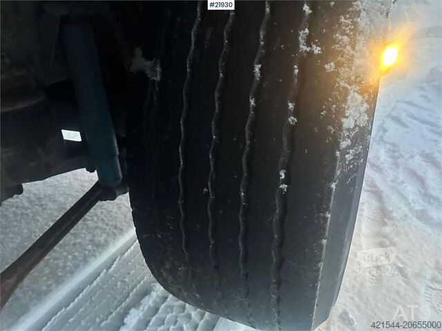 Koukkuvarsijärjestelmä Volvo FH12 snow-plow equipped hook truck with Danish cab