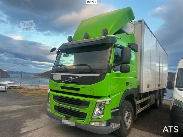 Jäähdytetyt/pakastetut kuljetukset Volvo FM450 box truck 6x2 w/ full side opening, 2 zone u