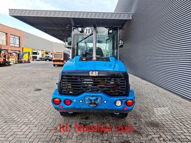 Utovarivač Caterpillar 906 M Bucket + Forks!
