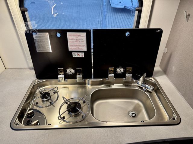 Ημιενσωματωμένο αυτοκινούμενο τροχόσπιτο ETRUSCO V6.6 SF "Complete Selection"