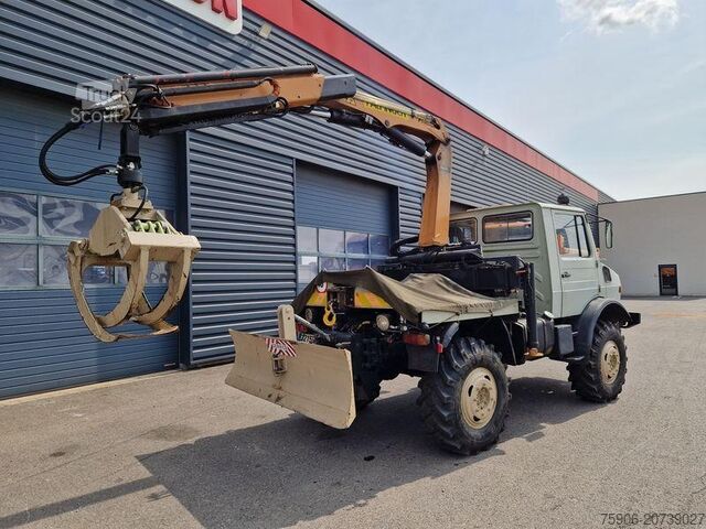 Nákladní automobil s plošinou Unimog 403A