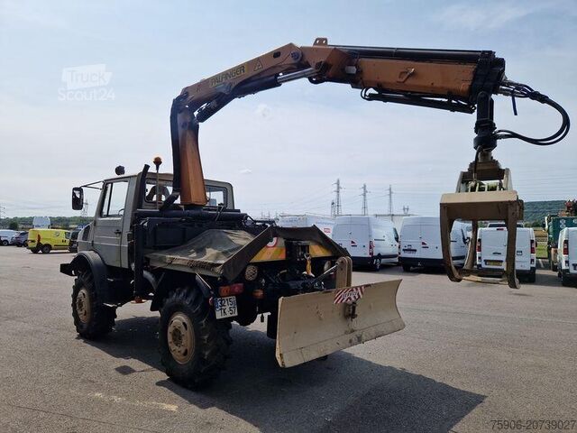 Nákladní automobil s plošinou Unimog 403A