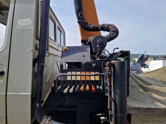 Nákladní automobil s plošinou Unimog 403A