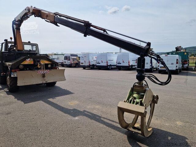 Nákladní automobil s plošinou Unimog 403A