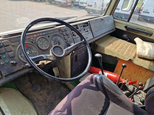 Nákladní automobil s plošinou Unimog 403A