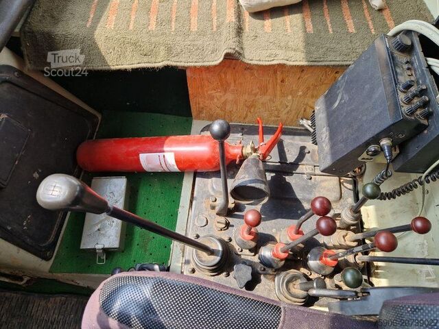 Nákladní automobil s plošinou Unimog 403A