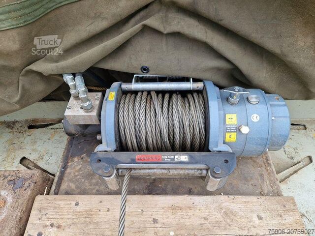 Nákladní automobil s plošinou Unimog 403A