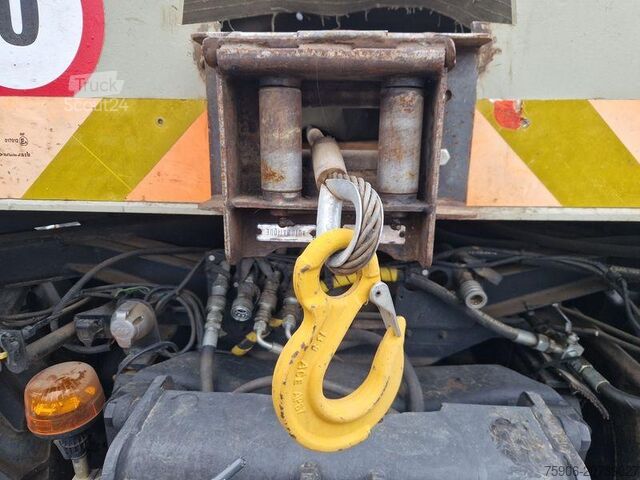 Nákladní automobil s plošinou Unimog 403A