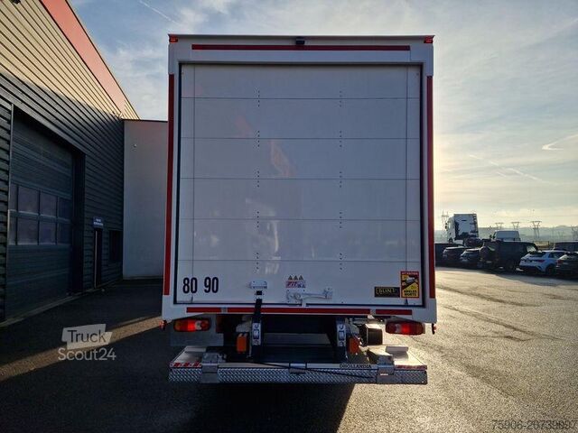 φορτηγό με κιβώτιο Renault D-Series