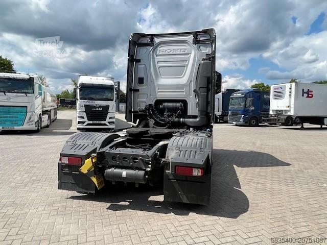 Стандартен влекач Ford Ford F-MAX Silverliner-Edition- leichter Unfall