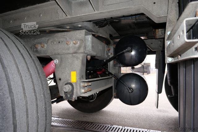 Hladilna polprikolica SCHMITZ CARGOBULL SKO 18/ LZG CITY FP 45 / LBW 2000 kg / CARR /TRI