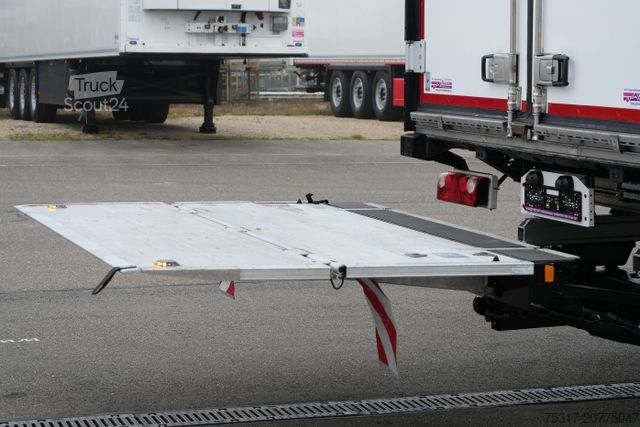 Hladilna polprikolica SCHMITZ CARGOBULL SKO 18/ LZG CITY FP 45 / LBW 2000 kg / CARR /TRI