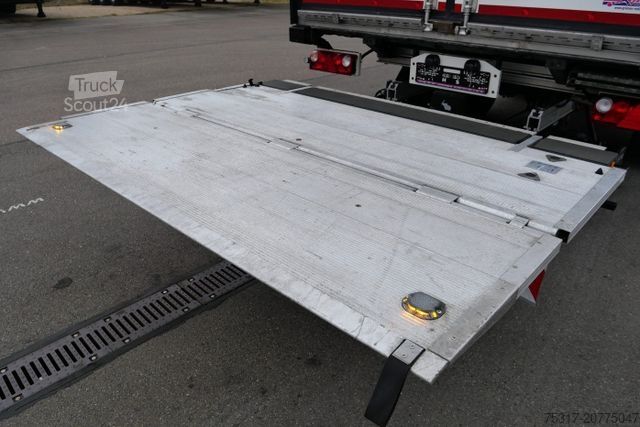 Hladilna polprikolica SCHMITZ CARGOBULL SKO 18/ LZG CITY FP 45 / LBW 2000 kg / CARR /TRI