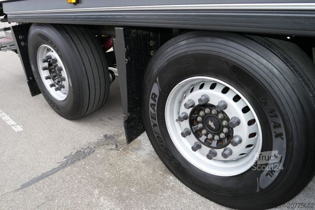 Hladilna polprikolica SCHMITZ CARGOBULL SKO 18/ LZG CITY FP 45 / LBW 2000 kg / CARR /TRI