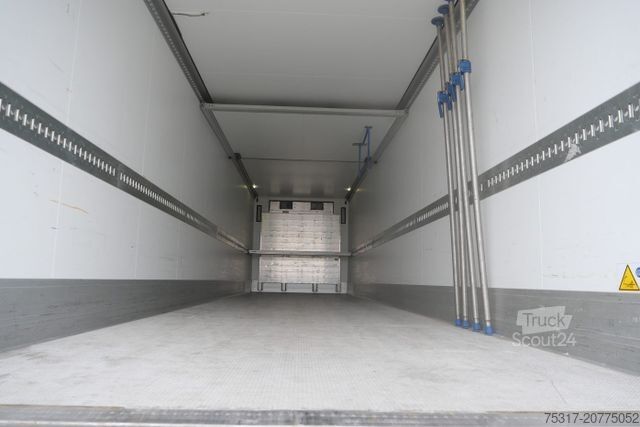 Hladilna polprikolica SCHMITZ CARGOBULL SKO 18/ LZG CITY FP 45 / LBW 2000 kg / CARR /TRI